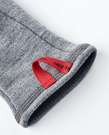 Hestra Gravita Merino Liner Mitt grå vante med röd hängögla i kragen