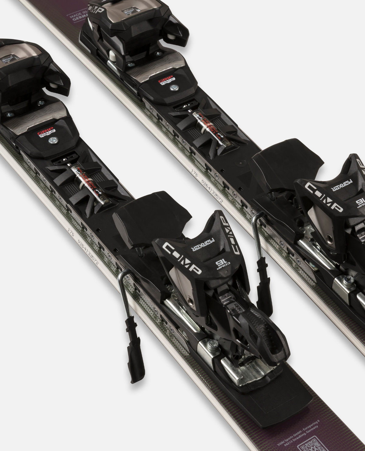Völkl Peregrine 76 Master pistskidor med monterade Marker Comp 12 GW-bindningar och World Cup-platta.