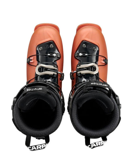 Scarpa Maestrale toppturspjäxor i orange och svart sett uppifrån