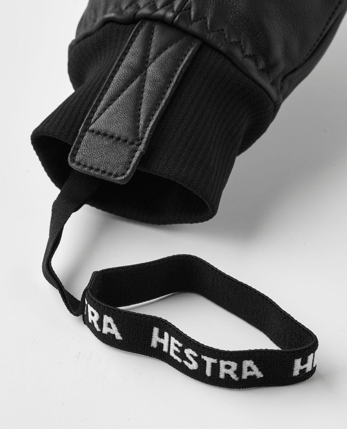 Hestra Omni Mitt handledsrem och mudd i svart skinn