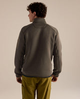 Arc'teryx Covert Cardigan Men Mongoose Heather - Bakifrån på modell