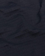 Närbild på det svarta, stretchiga fleecematerialet på Mammut Aenergy ML Hybrid Hooded Jacket för dam.