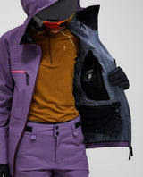 Peak Performance Alpine Gore-Tex 3L Jacka Dam i lila Montana Grape visar innerfickor och detaljer.