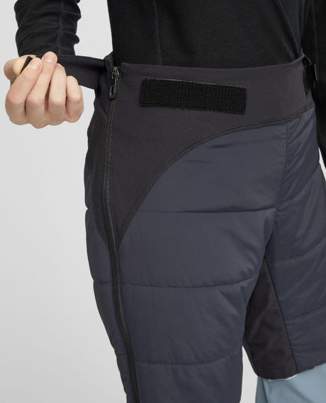 Mammut Aenergy Air IN Hybrid Shorts dam i svart färg som visar midjedetaljer och sidodragkedja för topptur.