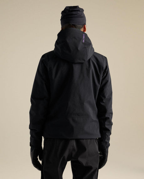 Arc'teryx Rush Jacket Women - Svart skidjacka för dam sedd bakifrån.