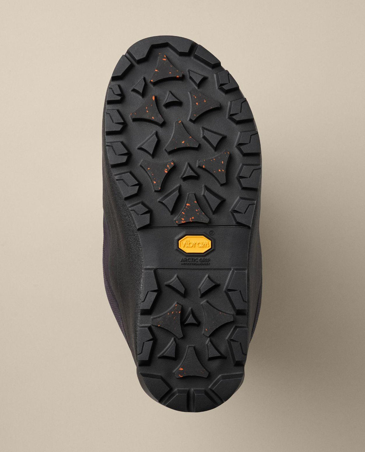 Arc'teryx Postour Men - Black/Black yttersula med Vibram Arctic Grip för bra grepp.