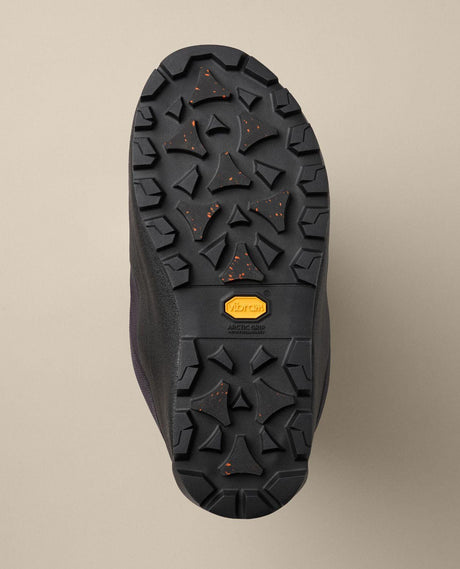 Arc'teryx Postour Men - Black/Black yttersula med Vibram Arctic Grip för bra grepp.
