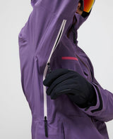 Peak Performance Alpine Gore-Tex 3L Jacket Women i lila Montana Grape som visar ventilationsdragkedja under armen - Alpingaraget