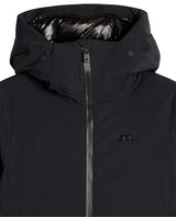 Närbild på huva och dragkedja på svarta damdunjackan J.Lindeberg Oates Down Jacket.