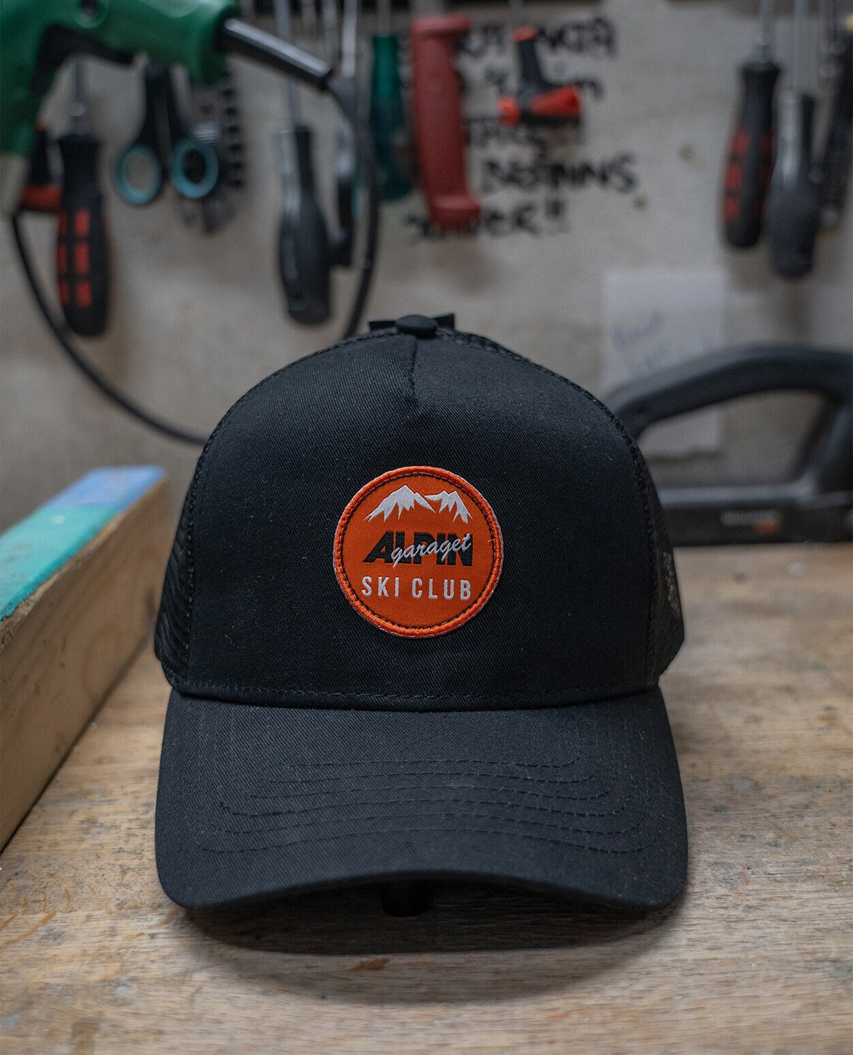 Alpingaraget Ski Club LTD - Svart/Orange  Alpingaraget