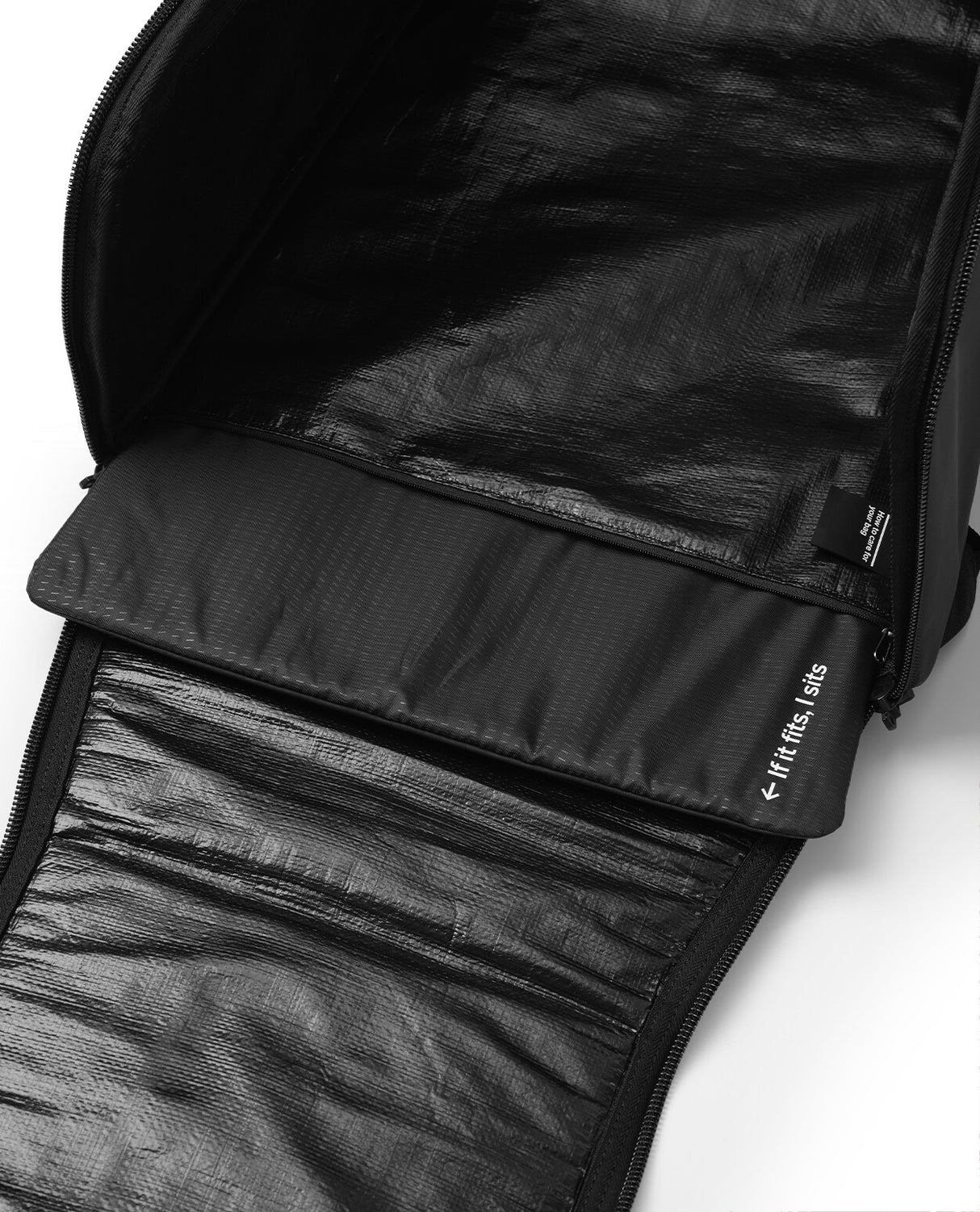 D_b_ Hugger Bootpack 45L - Black Out 