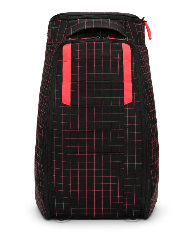 D_b_ Hugger Bootpack 45L - Coral Flash  Alpingaraget