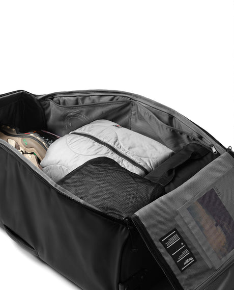 D_b_ Hugger Roller Bag 90L - Black Out - Resväskor - Alpingaraget