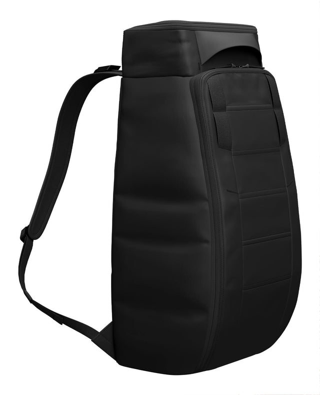 D_b_ Hugger Backpack 30L - Black Out 