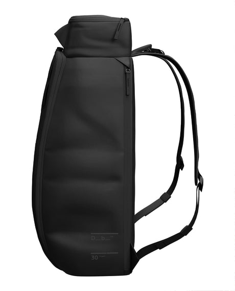 D_b_ Hugger Backpack 30L - Black Out - Ryggsäckar - Alpingaraget