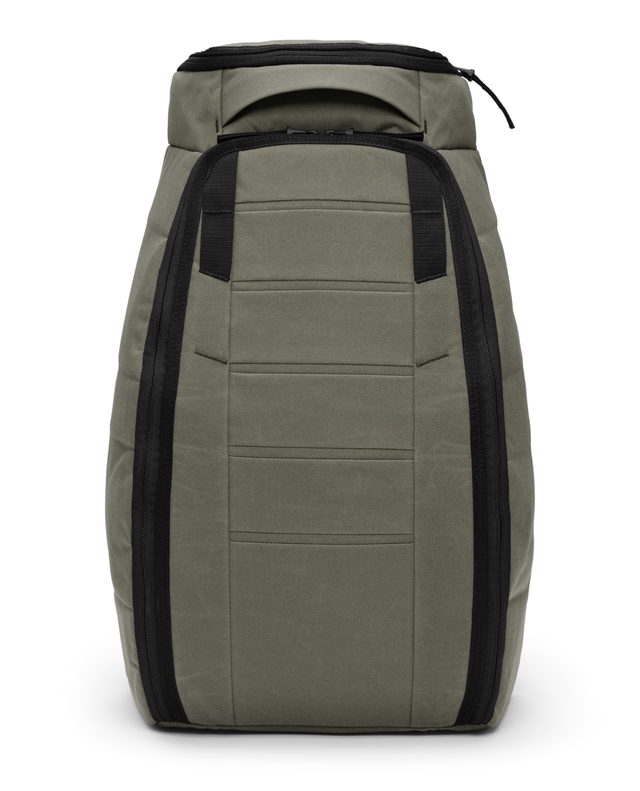 D_b_ Hugger Backpack 30L - Forest Green  Alpingaraget